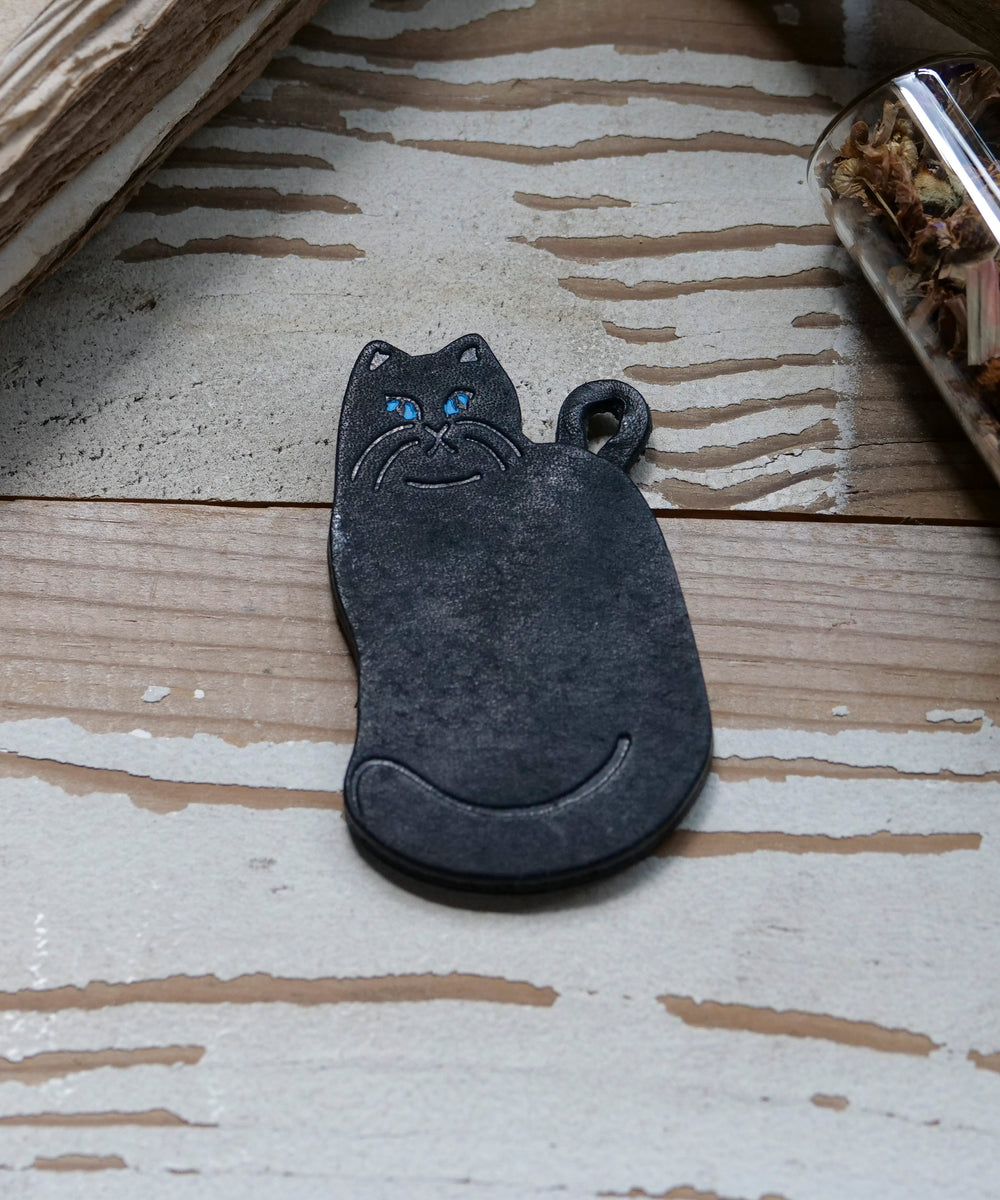 charm cat 猫の革チャーム | 手縫いハンドメイド革小物 | Dove & Olive